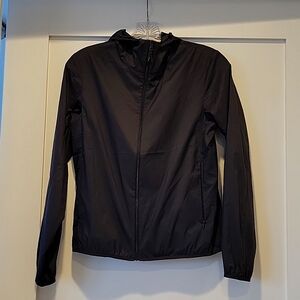 Uniqlo women's black rain jacket XXS LIKE NEW water repellent